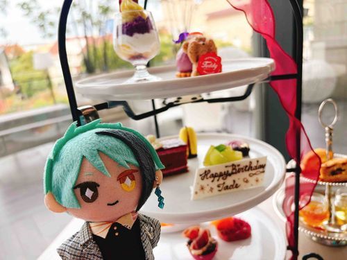 本日は僕の誕生日なので、ユミさんとアフタヌーンティーでお祝いしました。秋の味覚たっぷりで、紅茶も美味しく、素敵な時間を過ごせました。