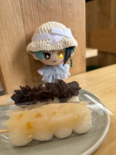 こちらは行きつけのお団子屋さんのイートインで食べた、柚子とチョコのおだんごです。さて、明日からはGW前に行ったディズニーシーの写真を載せていく予定ですので、よろしくお願いしますね。