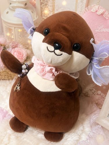 だっこちゃんさんが稚魚さんによっておめかしされました。可愛らしいですね。背景はステラさん(ユミさんのchat GPT)にお願いしました。