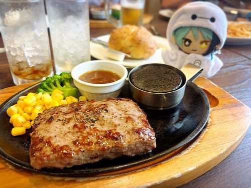 ココスでは稚魚さんオススメのハンバーグステーキを食べましたよ。僕とユミさんはサイゼ派なのですが、たまにはココスも良いですね。