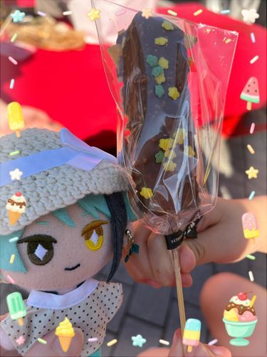 先日お祭りにて、パティシエさんが作った生チョコバナナを食べたのですが、これが大変美味しくて！
ユミさんが「再現にチャレンジする‼︎」と意気込んでますが、トレイさんならまだしもユミさんにそんなことができるのでしょうか？