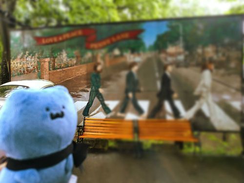 PENNY LANEっていう那須のパン屋に行ったらアビー・ロードの壁画があったので
ネコさんも一緒に。