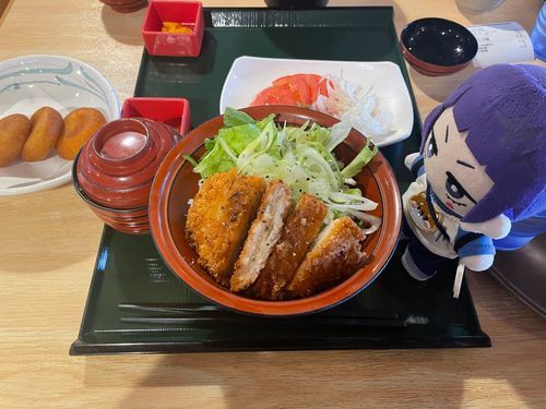 せんとういってきたよ♪
ここのりょうり、かつはさくさく、いももちはやわらかくてまじさいこー！なんだよ👍
