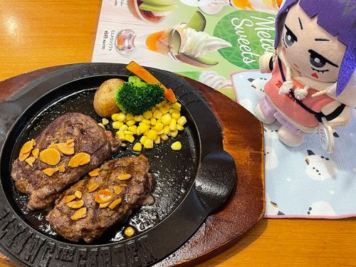 きょうは、ふらいんぐがーでんで、ばくだんはんばーぐたべたよ🥩
とってもじゅーしーでおいしかった😋