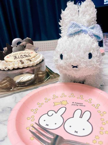 あんなちゃんがおたんじょうびだったから
ぷくもおめかししてたくさんいわったんだよ〜🥳🍰
おさらもぷくがかいてあるの〜♡
