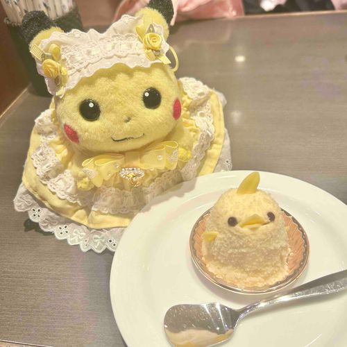 名古屋のぴよりん🐤💕
お友達のおかげでカフェに入れたよ♡
ぴかちゃんもぴよりんにあわせて黄色のお洋服にしました💛