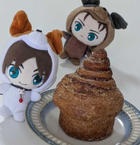 おいしかったけどなんか形が微妙なパン
こぼすからって新聞紙の上で食べた😆