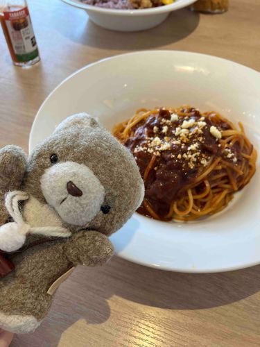 あるじさんがおいしいものたべるときいて、ついてきました