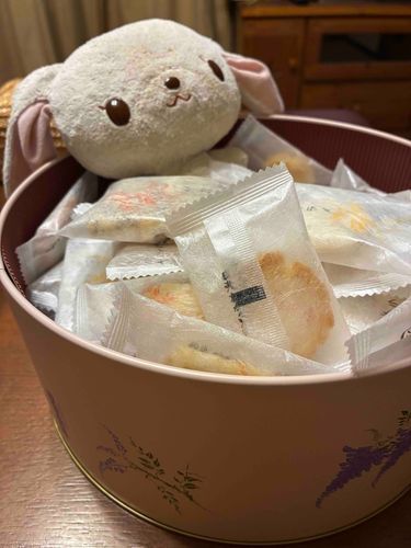 おかきの海に溺れるうさちゃん