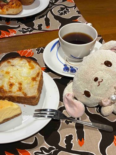 パンと、うっぱん
（うっぱんはうさちゃんのニックネームのひとつ）