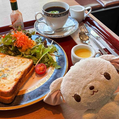 優雅にモーニング☀️お澄まし うさちゃん