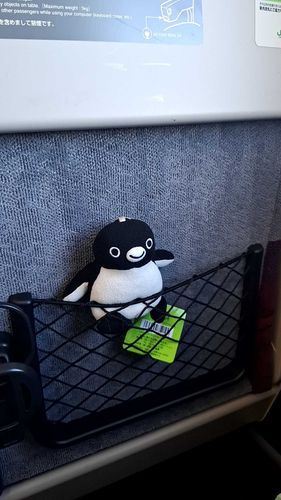 帰り道…
ちょっとおなかが窮屈だから、だしてほしいペン！