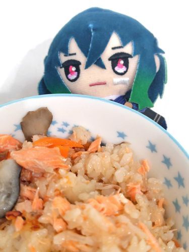 パンは子供たちに不評だったので鮭とごぼうの炊き込みご飯に変更したんだ…ｼﾞｭﾙﾘ