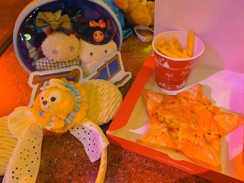 ゆめのくに ごはん！
ヒトデがたのピザだよ🪸🍕めんたいこあじは ハズレないね💕︎