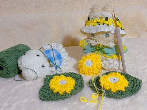 かいぬしといっしょに あみものしてるよ✨️ごせんぞさまは けいとであそびはじめちゃった🧶🪡🧺