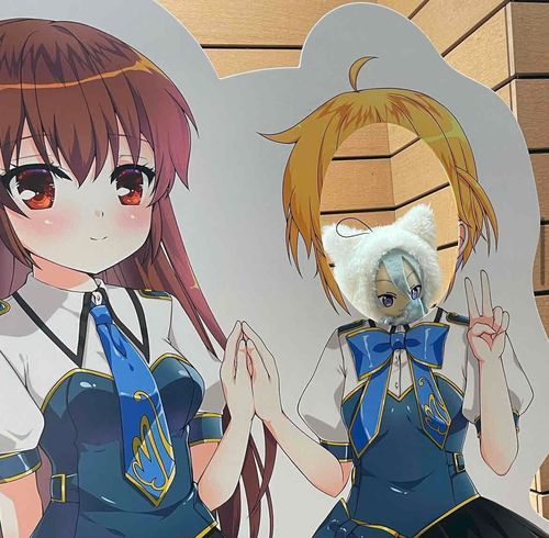 ぴ、ぴーすにゃ