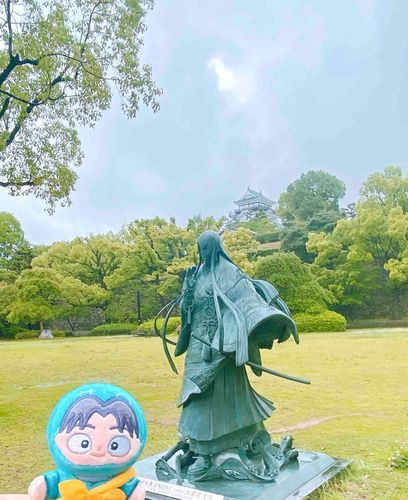 あー！刀剣男士の江雪左文字さんの像だ！