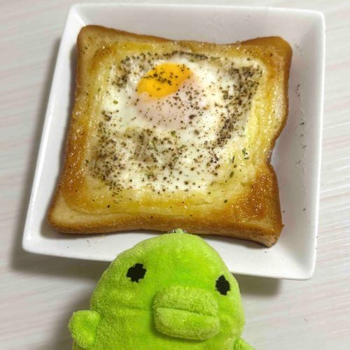 くちぱの最近の朝は高カロリートーストだっち、、もうダイエットなんて知らないだっち