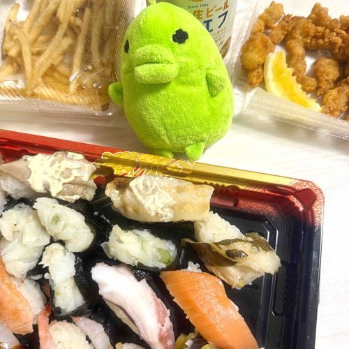 家の鍵探してたらお寿司ひっくり返して握り直したお寿司パーティーだっち、、そんな日もあるだっち、、