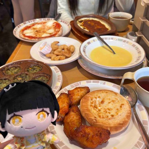 サイゼリヤでたべたいものぜんぶたのむと、こうなるよ