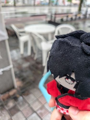 そら:きょうは　おまつり！
…なんだが　あめが　すごい　そのなかで　おどる　ひとたち　は　すごい
ぼくみたいな　わたの　からだは　やねの　したで　けんがく
