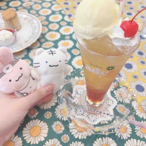 ティークリームソーダ
おしゃれおしゃれたいへんたいへん