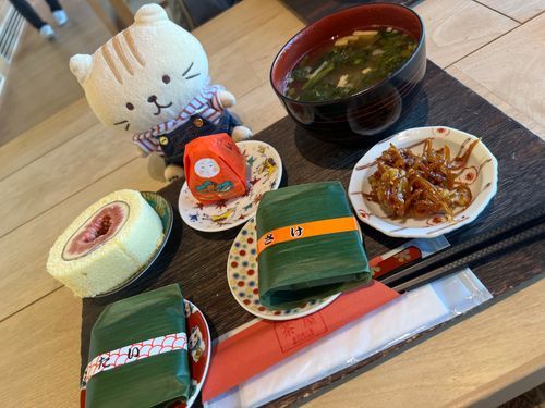 金沢城でランチ
九谷焼きれいです😍