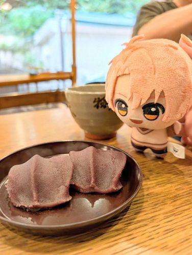 つぎに あ か ふ く っていうのをたべたぞ〜！
もちもちでおいしかったな〜！
かいぬし…たべてばかりじゃないか…？
