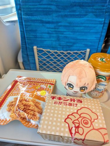 わわっ全部おれんじだっ！

ちびみつにとって初めての旅行にれっつご〜だよ！

2026.08