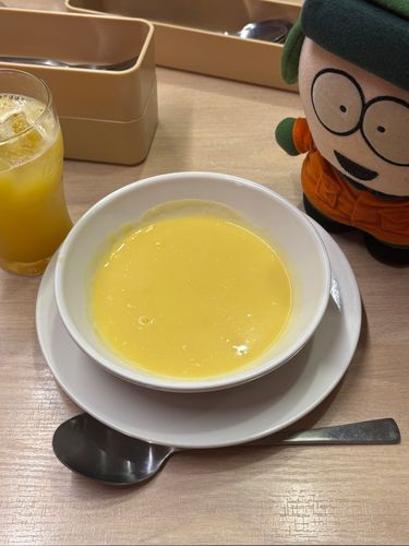 コーンポタージュよ
熱いから触らない方がいいわ