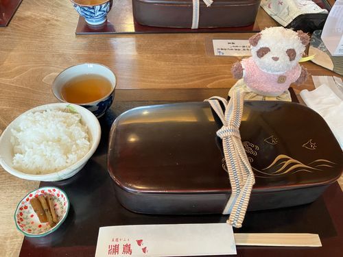 ゆりちゃん「ランチを食べに行ったら、玉手箱が出てきた！　フタを開けたら、もわ〜んと白い煙が出てくるのかな？」