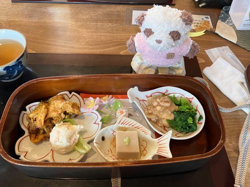 ゆりちゃん「玉手箱を開けても煙は出てこなかったけど美味しそうでハッピー💕おばあちゃんにならなくて済んで良いかった！」