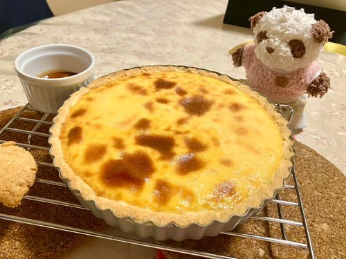 ゆりちゃん「父の日用に、こめこン家の人が焼いてくれたエッグタルト💕これと〜っても美味しいんだよねぇ〜🥰」
ぽてち「ゆりちゃん、独り占めはダメだよ！パパさん、ママさん、ぼくも食べるんだからね😠」