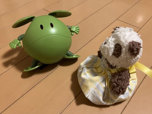 ゆりちゃん「ハロは、ふわもこじゃないよ!ツルピカじゃん!あ、手と足が生えた?!」