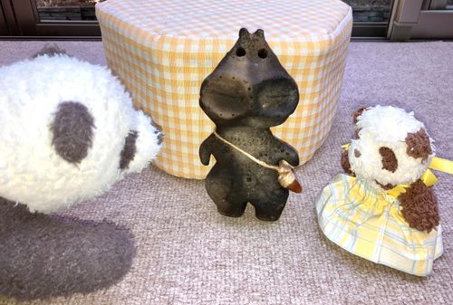 ぽてち「なんかお家に変わった子がやってきたよ!」
ゆりちゃん「ど、どなた様?」