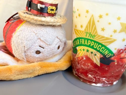 スタバのいちごミルク飲んだよ。