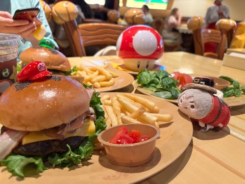きのこのスープとバーガーがとっても美味しいよ！