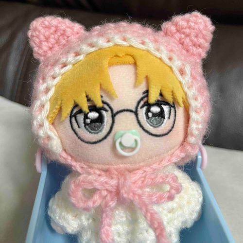 おしゃぶりをくわえて安心 ♩ 
とってもかわいいね