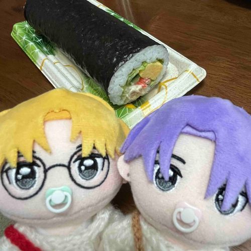 今日は節分だね〜 ぬしはちゃんと南南東を向いて喋らずに食べたよ！写真の1本ともう半分食べてお腹いっぱい。食べすぎた ♩