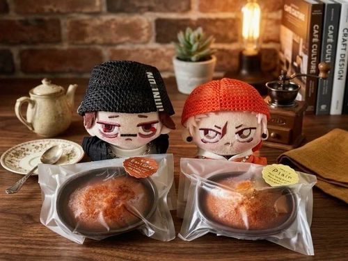 お土産のマドレーヌをいただきます。
珈琲はカフェインレスを淹れる





背景は訳あって加工しておりますm(_ _;)m