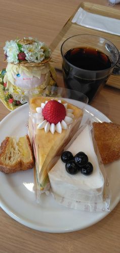 シャトレーゼのケーキおいしかったね、もちのりさん。