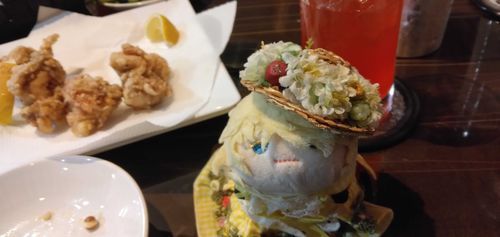 かぶきちょうだけど　たのしくお酒のめたね
