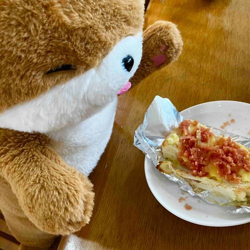 朝ごはんに明太子チーズパン！
とろとろのチーズとピリ辛の明太子が
マッチしててとっても美味しかったよ！