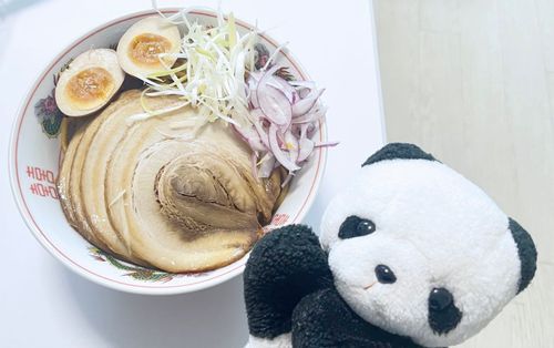みんな、事故の件でいっぱい心配してくれてありがとう❣️
ぱんだは、みんなのあたたかいメッセージと、チャーシューが大きすぎて麺が見えない油そばを食べて元気もりもりだよ💪✨