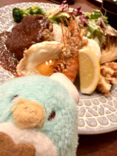 お昼ご飯はロコモコ！ちょっとお子様ランチみたい(・⩊・