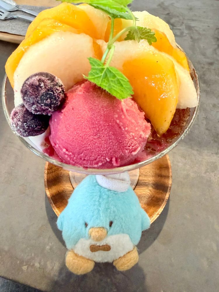 今日から2連休なので朝パフェいただきます！！