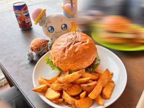 こんなにたべきれるフワ…？