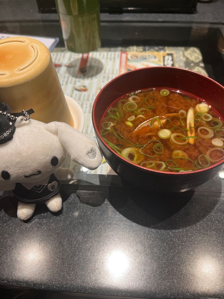 お寿司屋さんに行ったんだけど、主は生物を食べられないから、いろんな種類のものを食べたよ