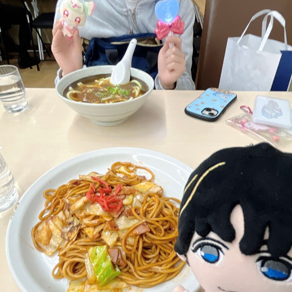 今日はお友達のぬいと一緒にご飯を食べたよ！この子と会うのは半年ぶりでたくさん話に花を咲かせたよー！