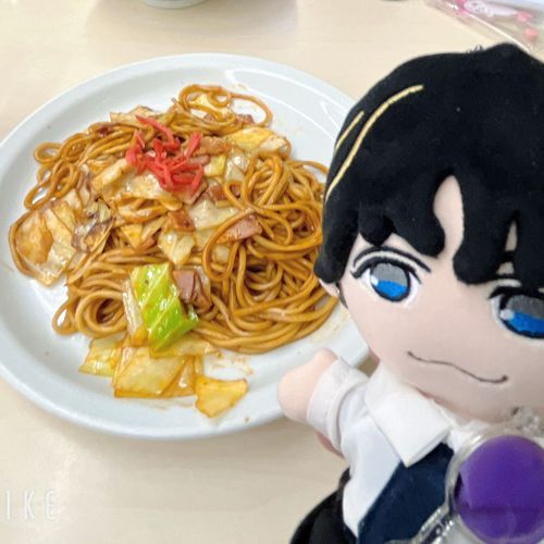 今日はお友達のぬいと一緒にご飯を食べたよ！この子と会うのは半年ぶりでたくさん話に花を咲かせたよー！